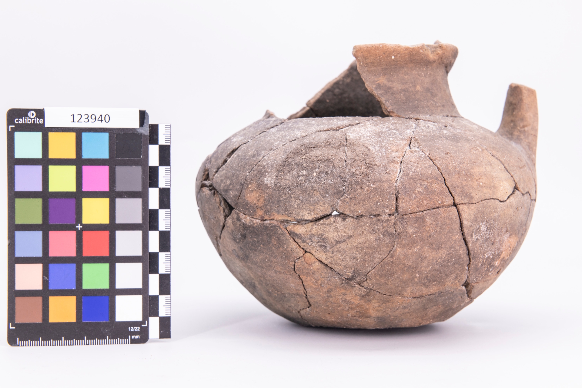 tazza attingitoio - importazione da Capua (secondo quarto sec. VII a.C)