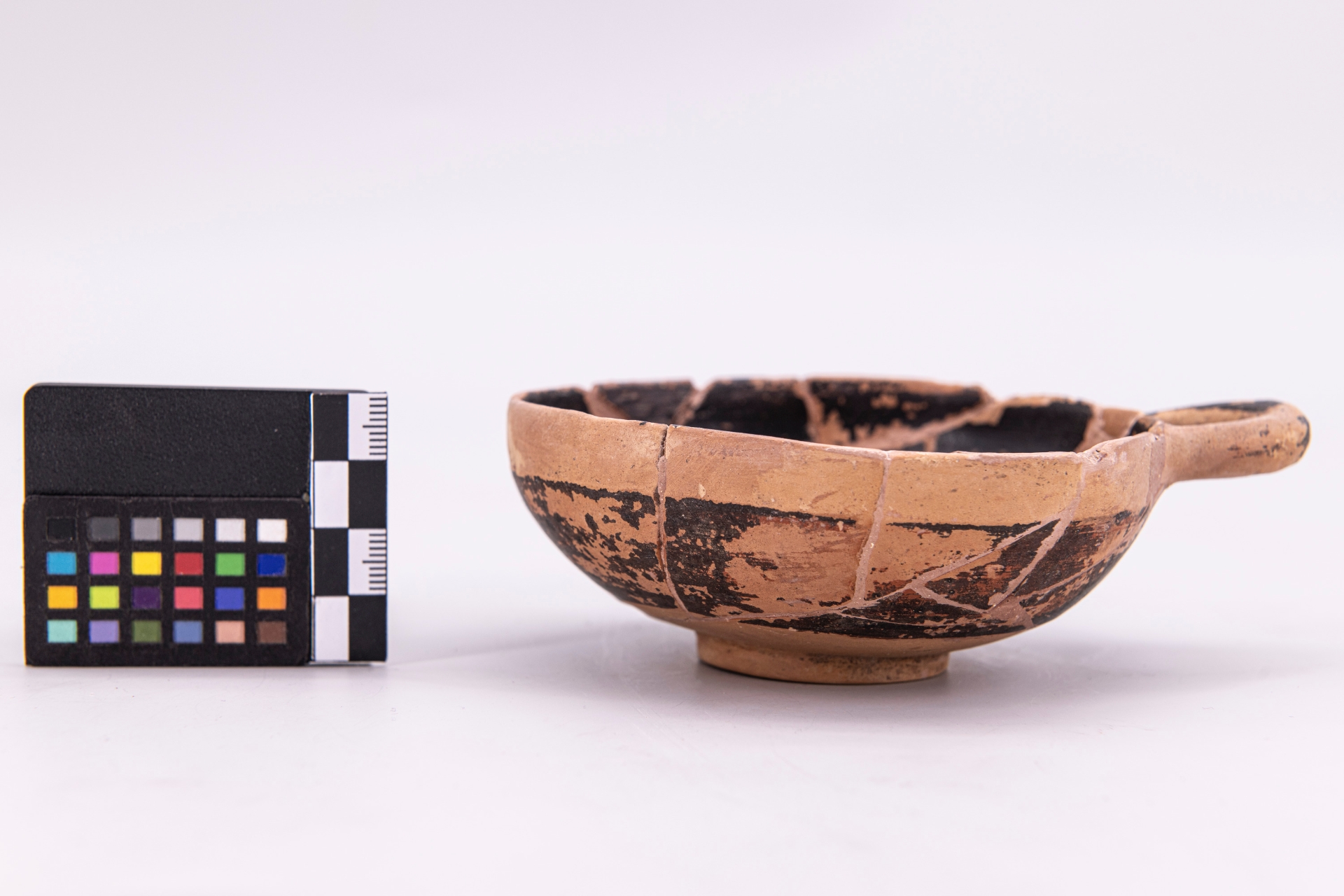 coppetta monoansata - ambito campano (sec. VI a.C)