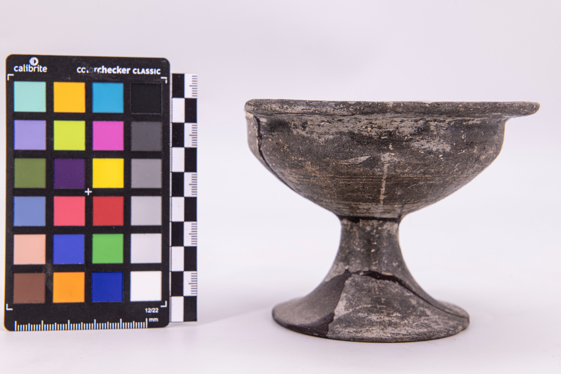 coppa su alto piede - Etrusco-Campano (sec. VI a.C)