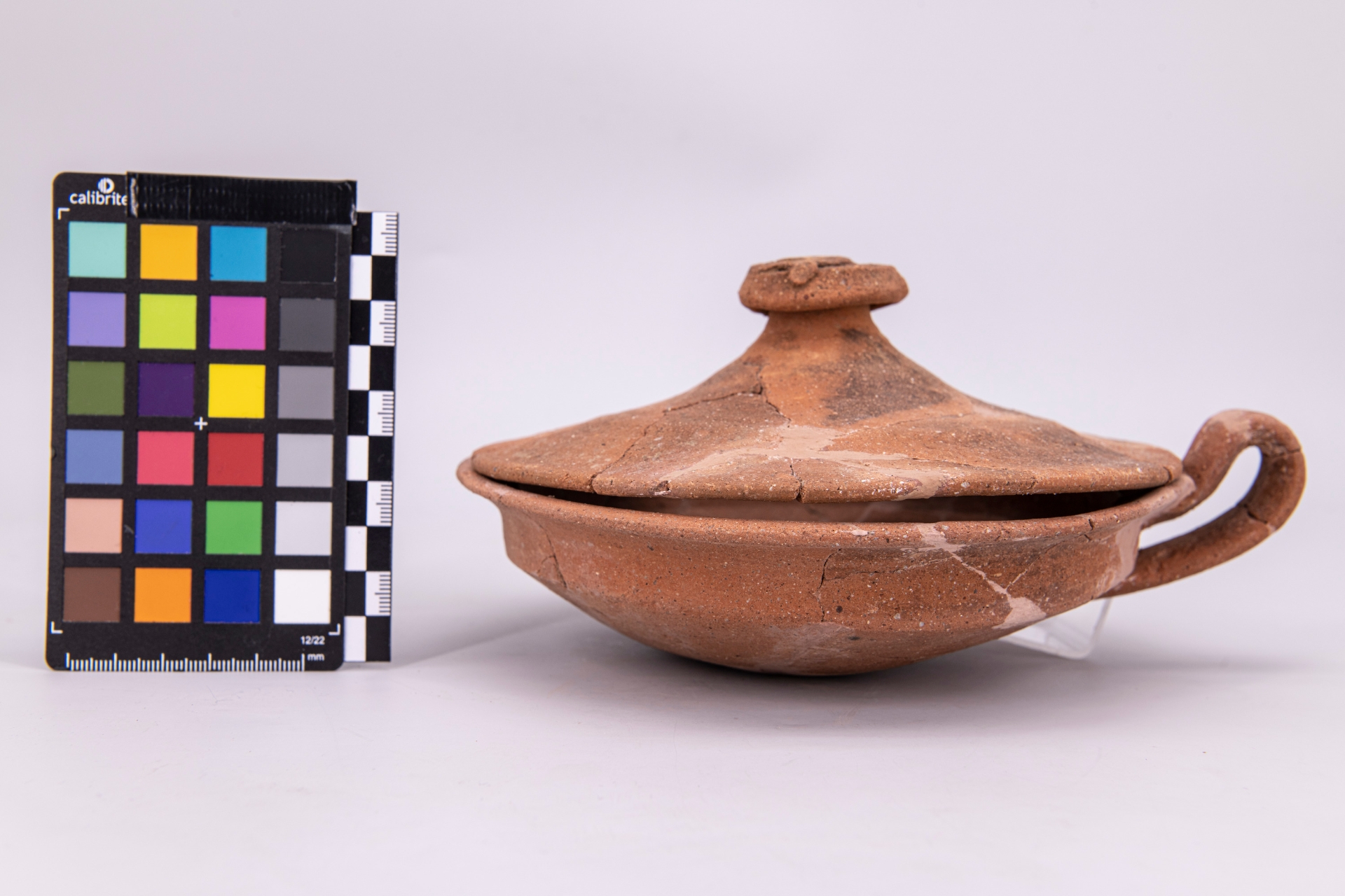 pentola con coperchio - produzione locale (sec. IV a.C)