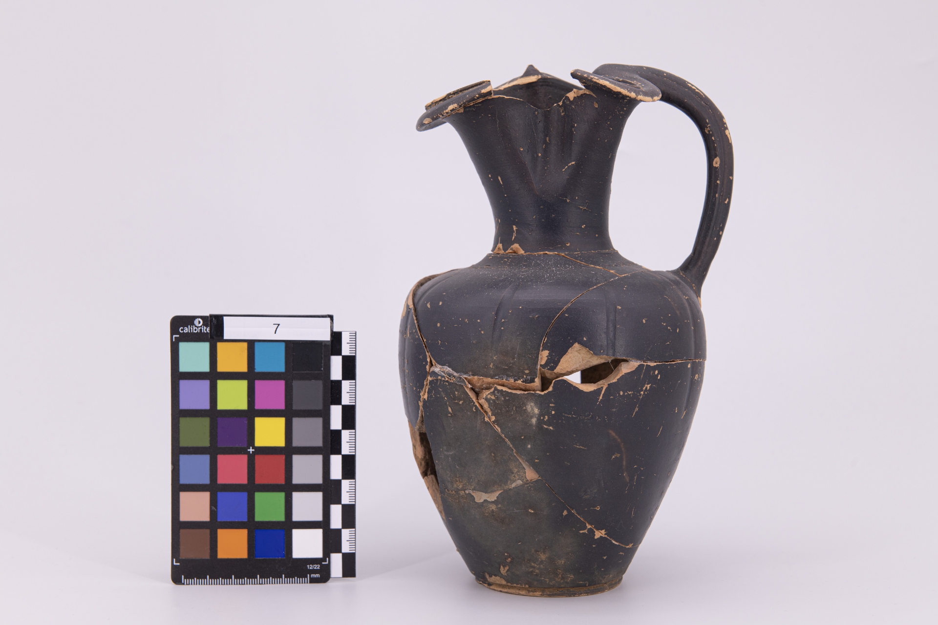 oinochoe (sec. IV a.C)