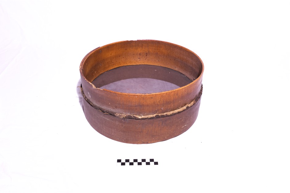 sedàtu (setaccio, ARREDI E SUPPELLETTILI/ CONTENITORI, RECIPIENTI E OGGETTI DI USO DOMESTICO)