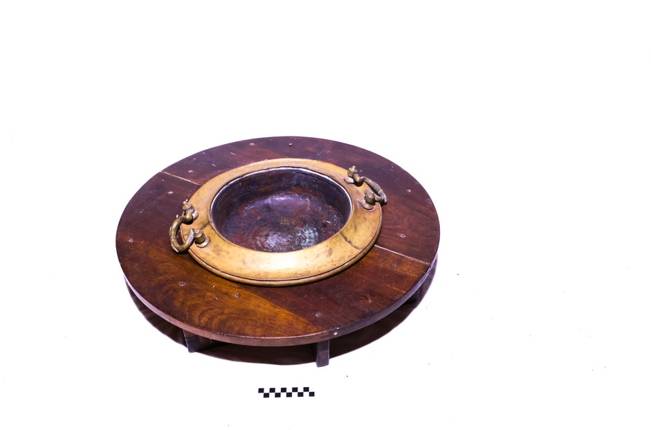 brasèri (braciere, ARREDI E SUPPELLETTILI/ CONTENITORI, RECIPIENTI E OGGETTI DI USO DOMESTICO)