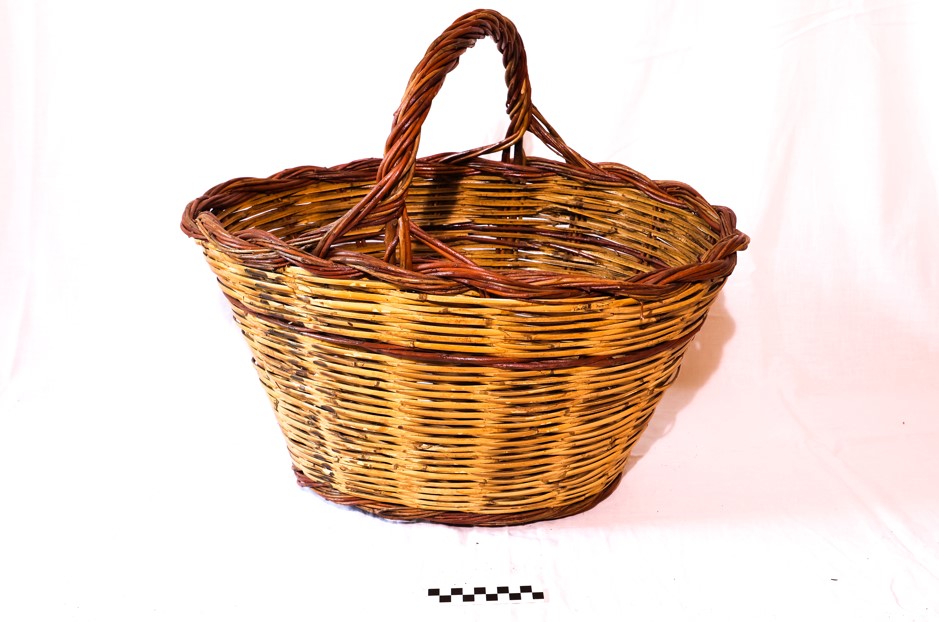 pischèddu (cesto, ARREDI E SUPPELLETTILI/ CONTENITORI, RECIPIENTI E OGGETTI DI USO DOMESTICO)