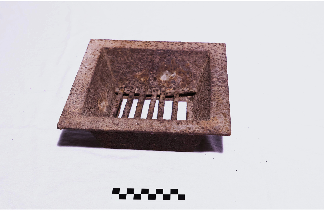 urrèdda (fornello, ARREDI E SUPPELLETTILI/ CONTENITORI, RECIPIENTI E OGGETTI DI USO DOMESTICO)