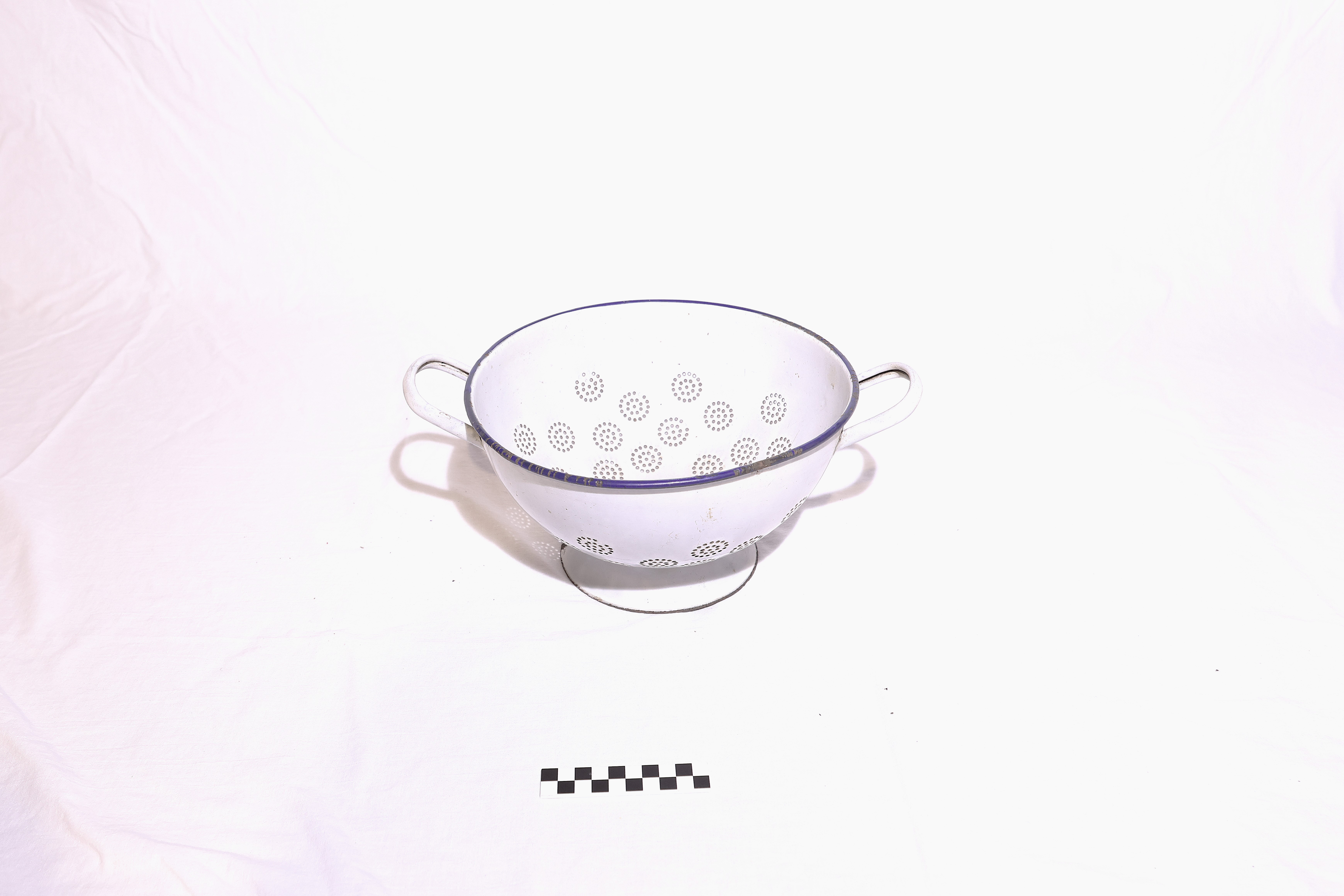 iscolapasta (scolapasta, ARREDI E SUPPELLETTILI/ CONTENITORI, RECIPIENTI E OGGETTI DI USO DOMESTICO)