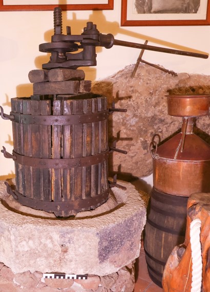 supressa (torchio, ARREDI E SUPPELLETTILI/ CONTENITORI, RECIPIENTI E OGGETTI DI USO DOMESTICO)