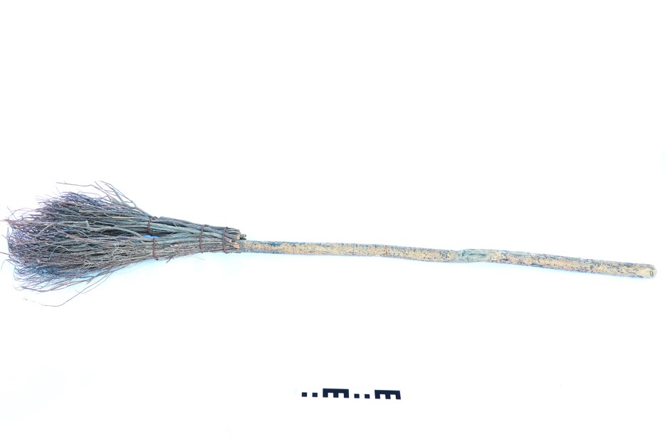 iscopa de arzola (scopa, ARREDI E SUPPELLETTILI/ CONTENITORI, RECIPIENTI E OGGETTI DI USO DOMESTICO)