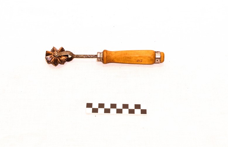 rosinìtta (rotella, taglia pasta, ARREDI E SUPPELLETTILI/ CONTENITORI, RECIPIENTI E OGGETTI DI USO DOMESTICO)