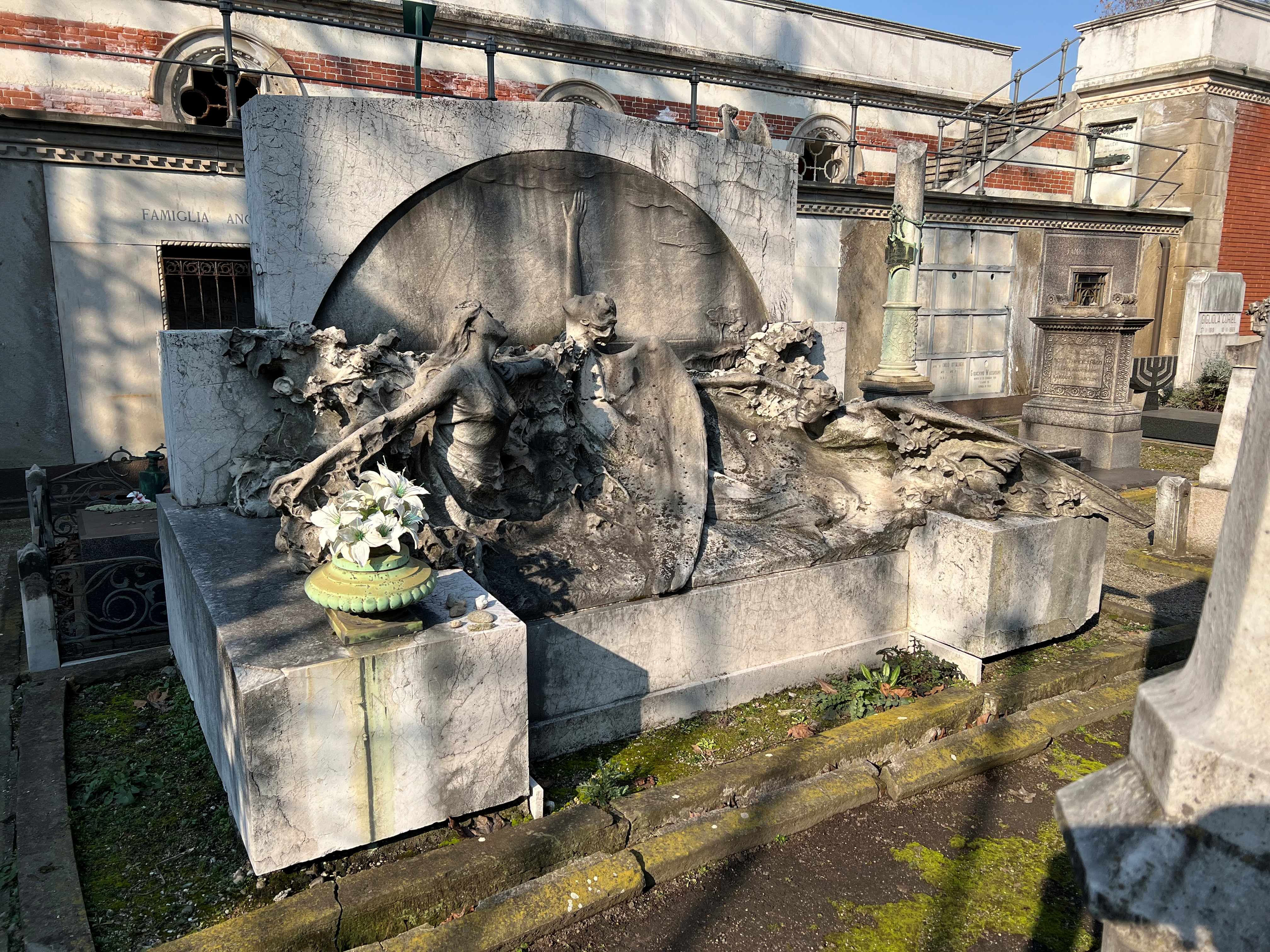 monumento funebre - ad ara - produzione milanese (XX secolo)