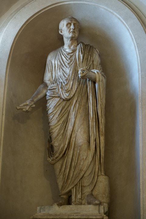 statua/ maschile, togato (inizio SECOLI/ I)