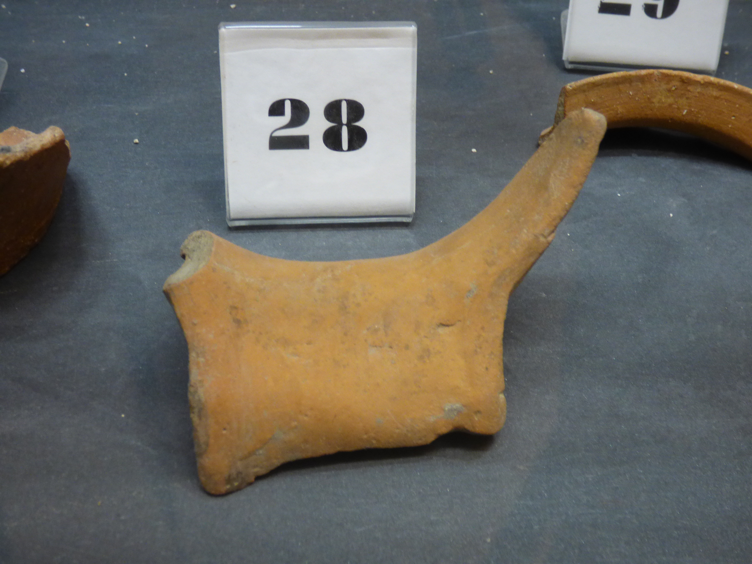 orlo con attacco d'ansa - bottega umbra (secc. XIV-XV)