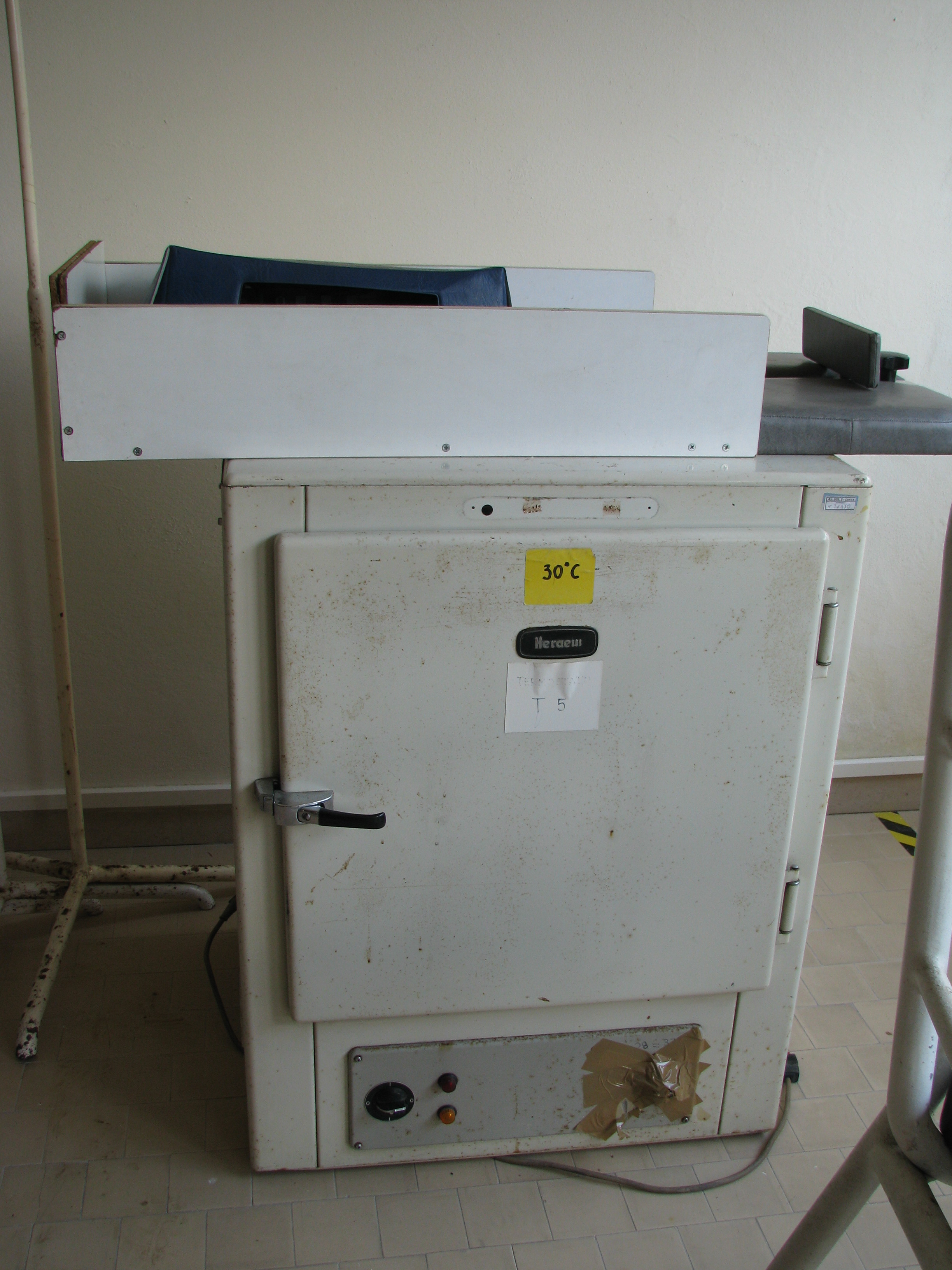 Sterilizzatrice a secco di  (attribuito) (seconda metà sec. XX)