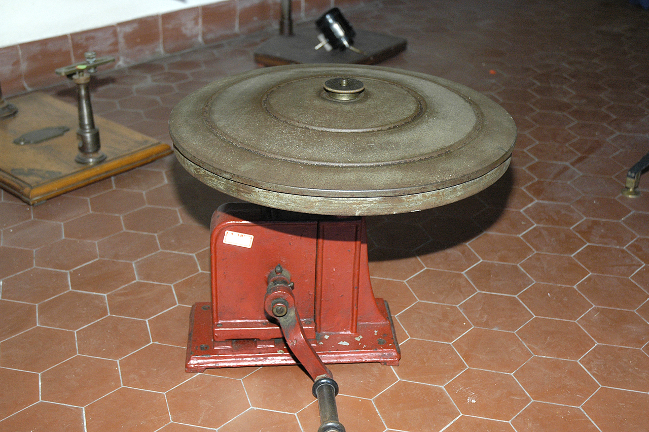 centrifuga, a manovella (inizio sec. XX)