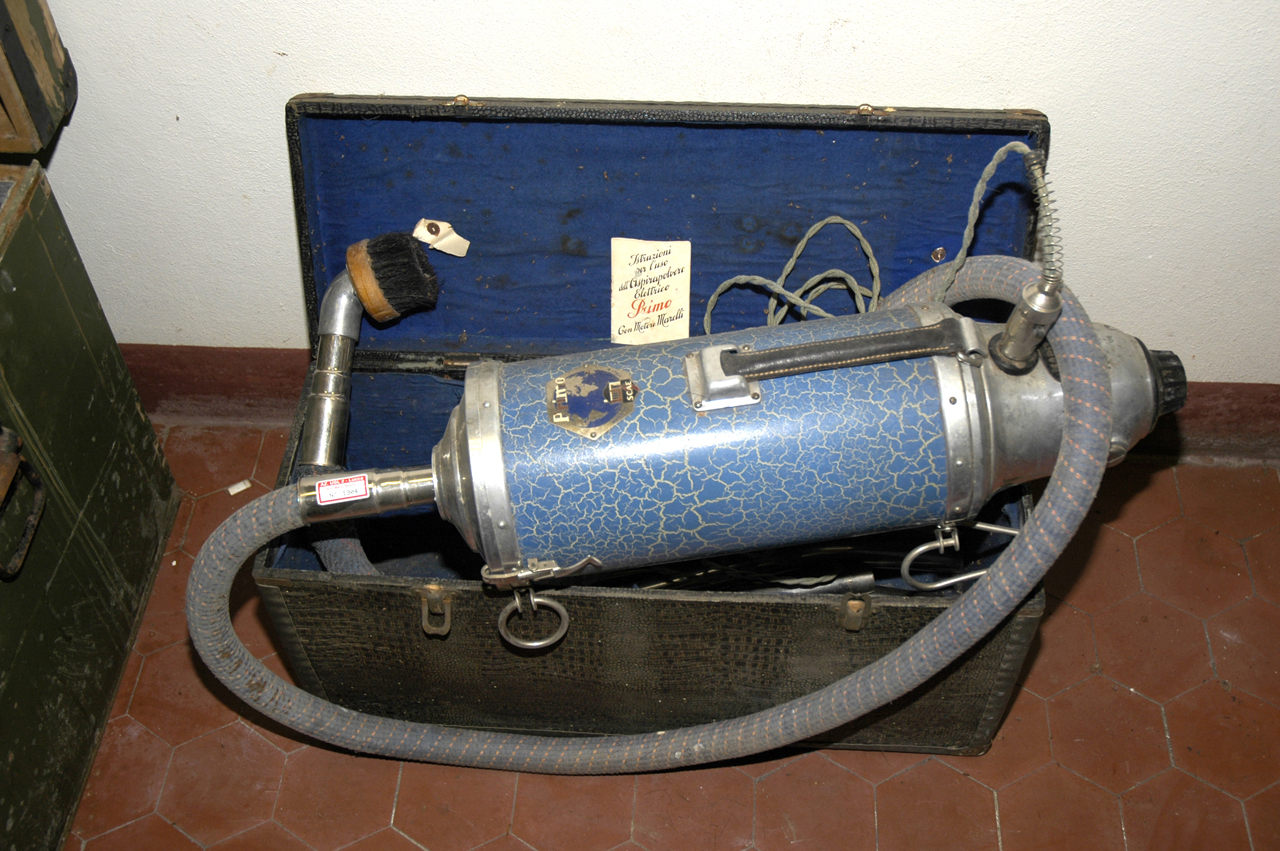 Aspirapolvere (sec. XX)