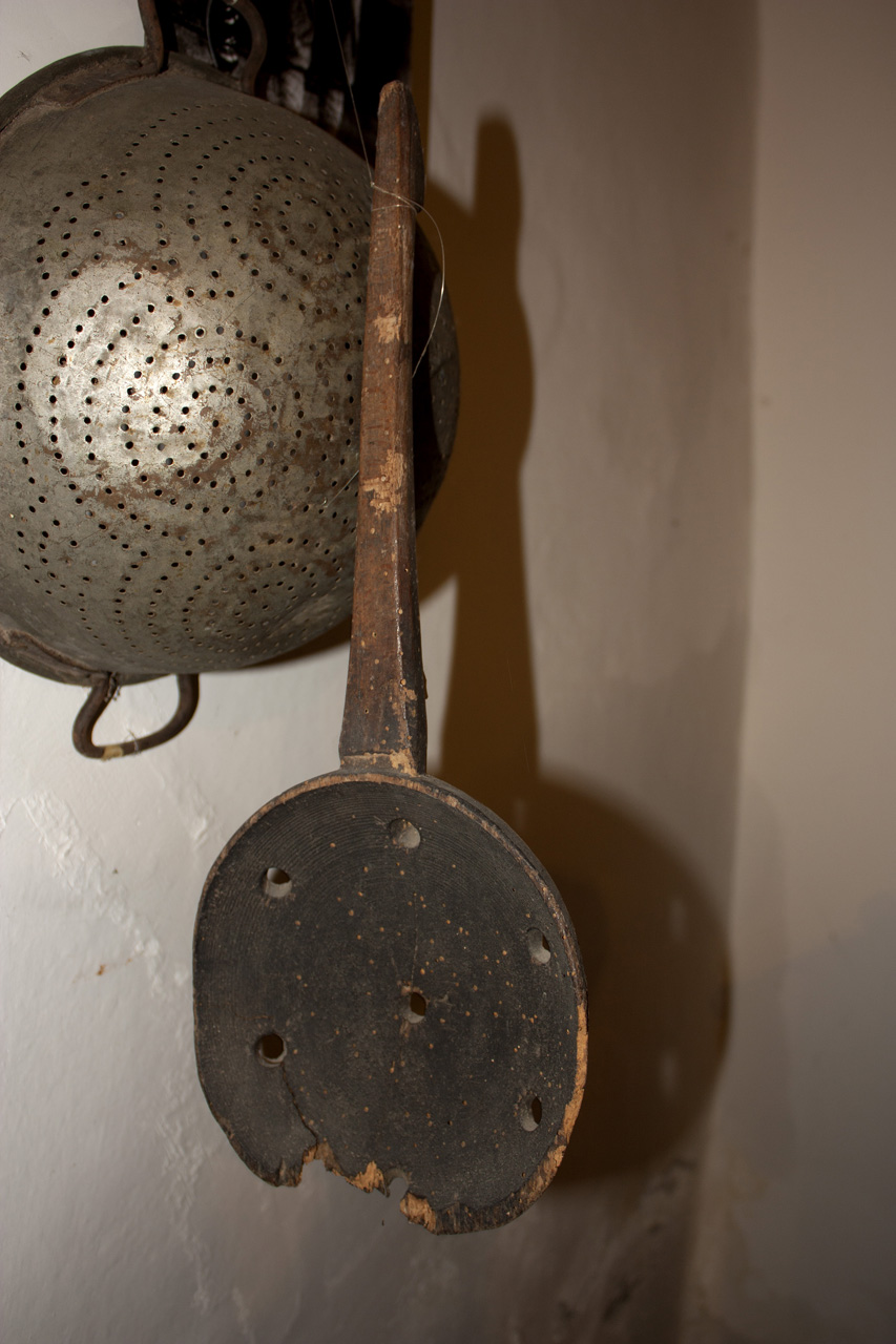 mestolo, ARREDI E SUPPELLETTILI/ CONTENITORI, RECIPIENTI E OGGETTI DI USO DOMESTICO - civiltà del castagno