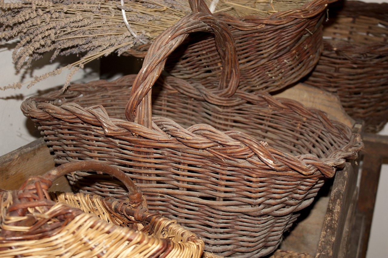 cesto, ARREDI E SUPPELLETTILI/ CONTENITORI, RECIPIENTI E OGGETTI DI USO DOMESTICO - castanicoltura, civiltà del castagno