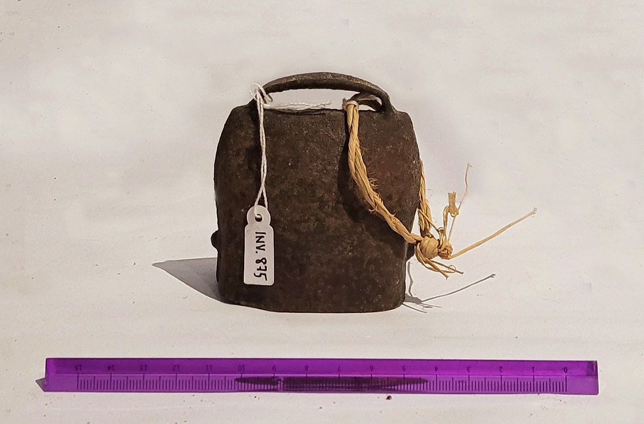 schidda (campanaccio, per ovini e caprini, STRUMENTI E ACCESSORI/ AGRO-SILVO-PASTORALI) - bottega del fabbro