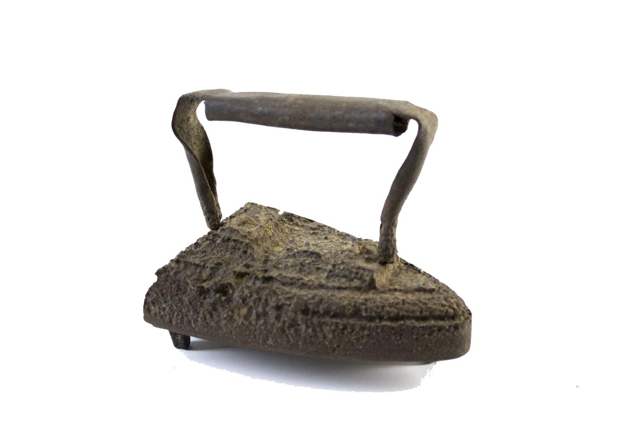 ferru 'e prentzare (ferro da stiro, ARREDI E SUPPELLETTILI/ CONTENITORI, RECIPIENTI E OGGETTI DI USO DOMESTICO) - produzione industriale