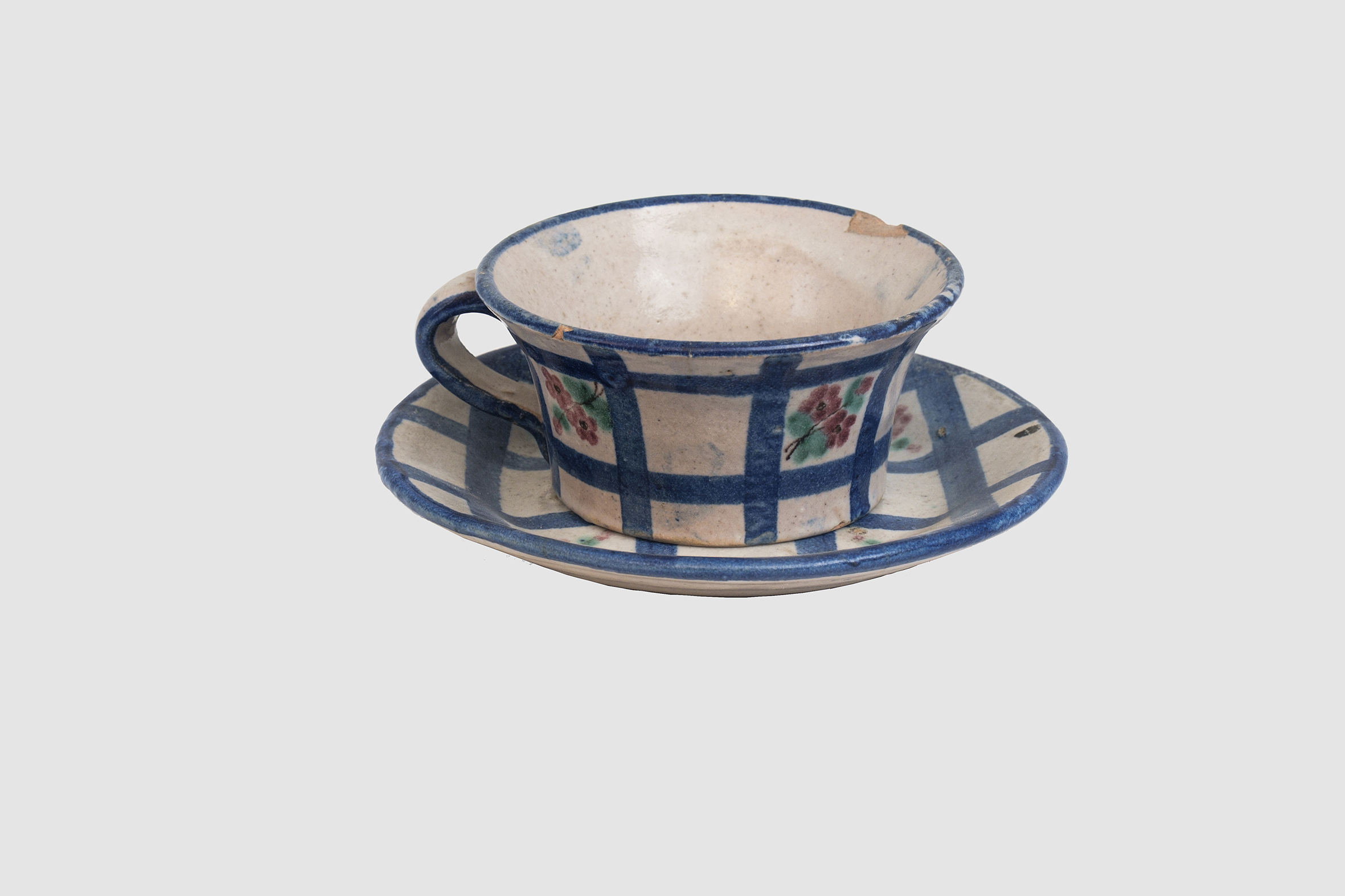 tovaglia con fiori (tazza da tè) di MACS Manifattura Artistica Ceramica Salerno (anni quaranta XX)