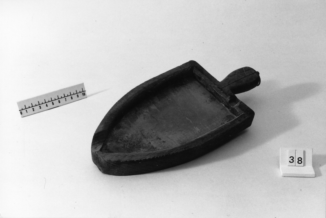 base per ferro da stiro, arnesi - produzione torinese (1900 ca)