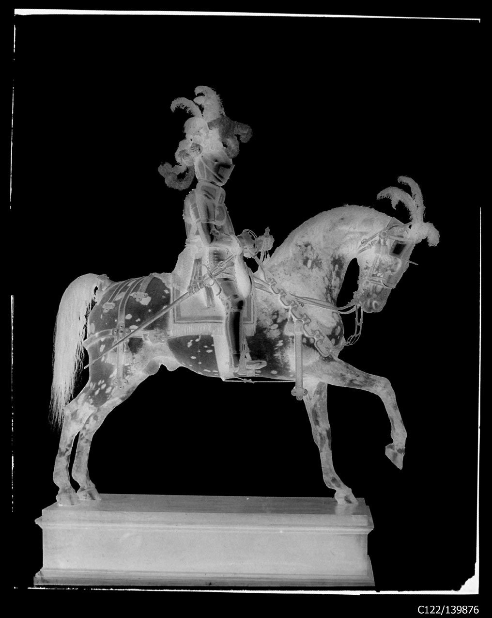 Torino - Armeria Reale - Armi difensive - Armature equestri - B10 (negativo) di Anonimo (studio), Berra Bussolino Celestina - Berra Favale Gustava (studio) (fine XIX)