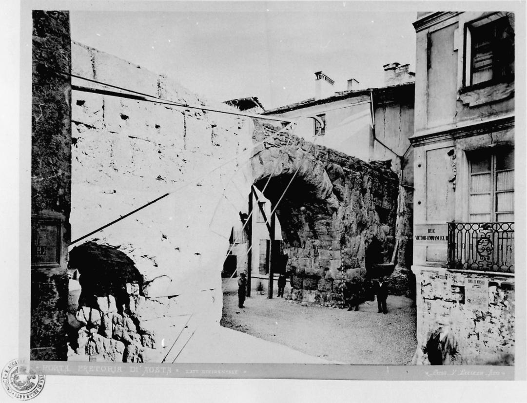 Aosta - Porta praetoria (positivo) di Ecclesia Vittorio (seconda metà XIX)