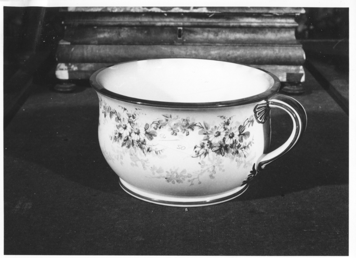 motivi decorativi floreali (vaso da notte, opera isolata) - manifattura di Minton (seconda metà sec. XIX)