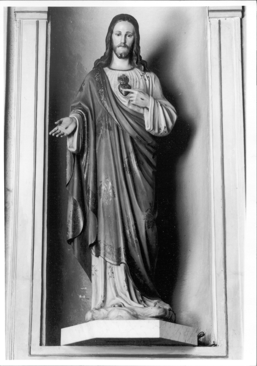 Sacro Cuore di Gesù, Sacro Cuore di Gesù (statua, opera isolata) di Prinoth Ferdinando (attribuito) (prima metà sec. XX)