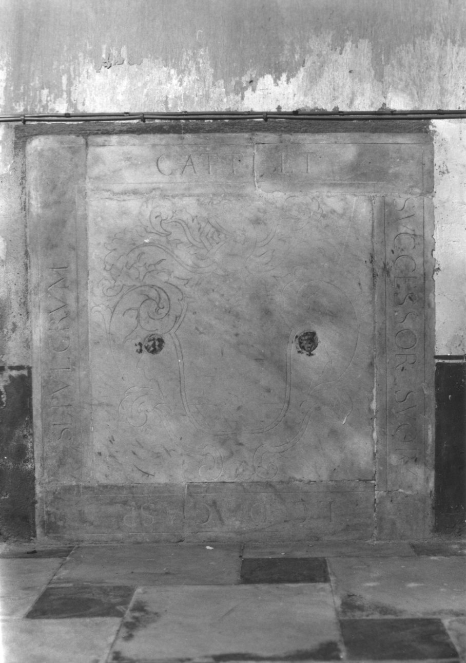 stemma gentilizio (lapide tombale, opera isolata) - ambito piemontese (sec. XVII)