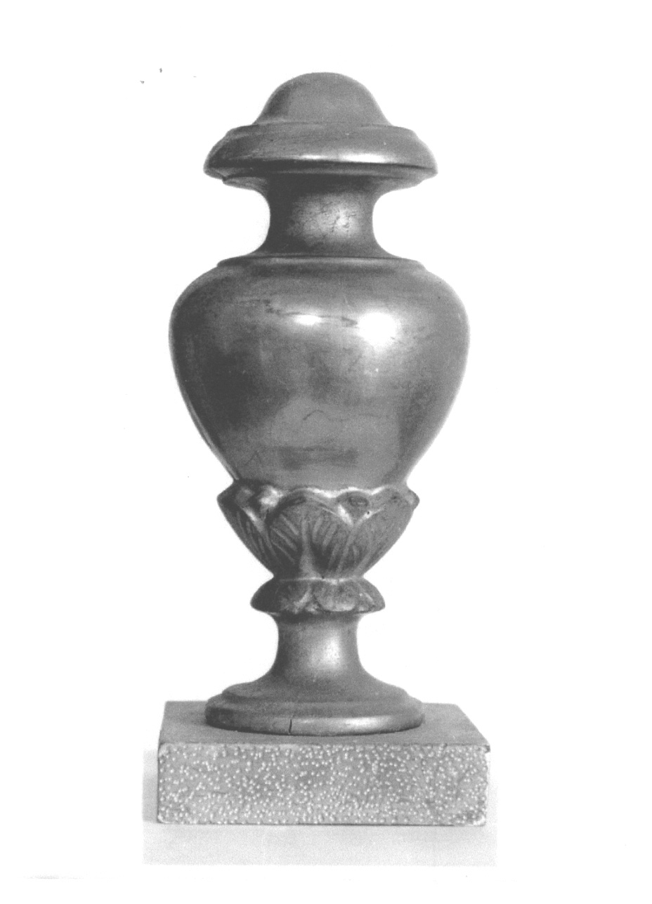 vaso d'altare con composizione floreale, serie - bottega piemontese (inizio sec. XIX)