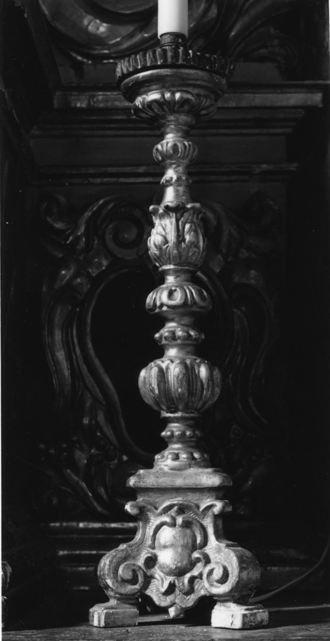 candeliere d'altare, serie - bottega francese (fine/inizio secc. XVII/ XVIII)