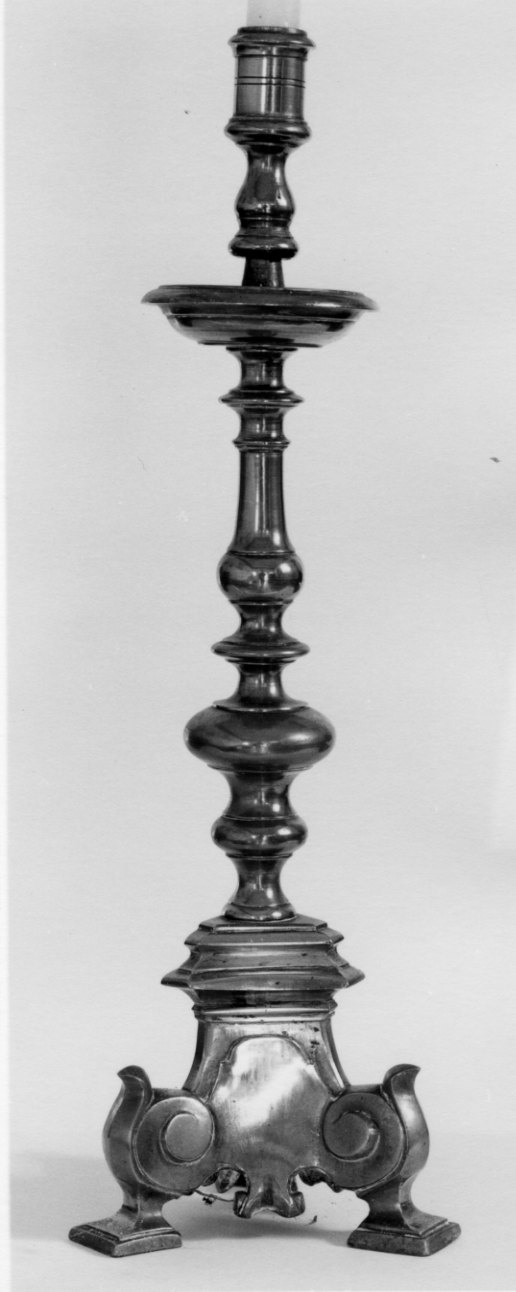 candeliere d'altare, serie - bottega piemontese (primo quarto sec. XX)