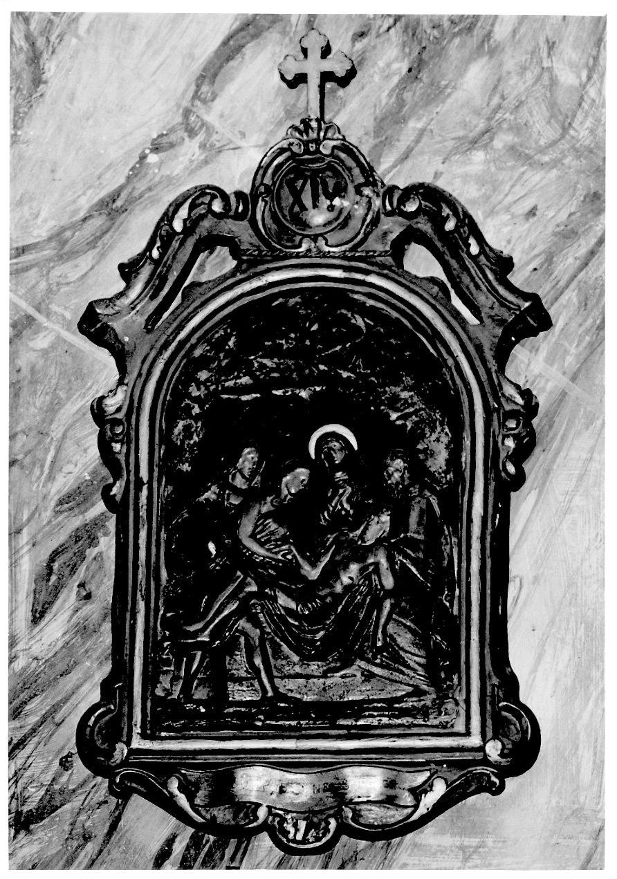 stazione XIV: Gesù deposto nel sepolcro (rilievo, elemento d'insieme) - manifattura italiana (ultimo quarto sec. XVIII)