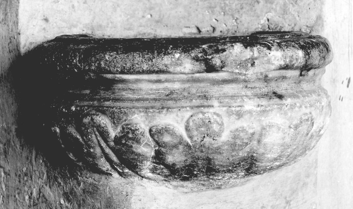 acquasantiera da parete, opera isolata - bottega della Valsesia (prima metà sec. XVII)