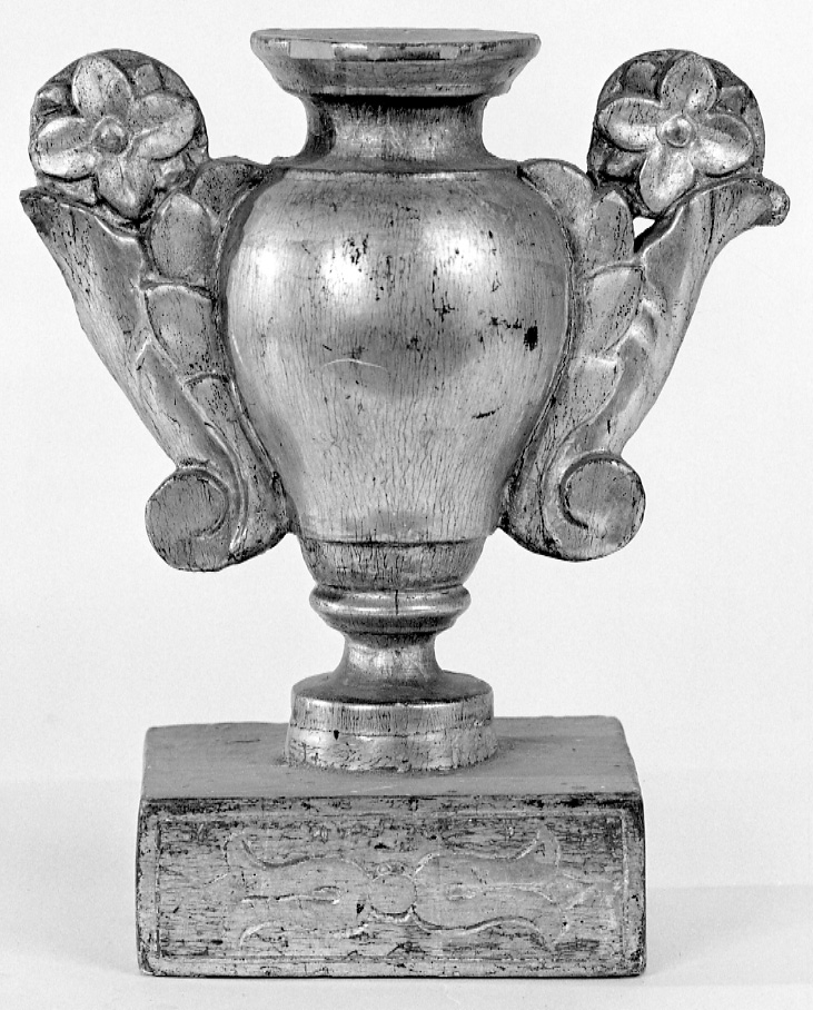 vaso d'altare con composizione floreale, serie - ambito piemontese (seconda metà sec. XVIII)