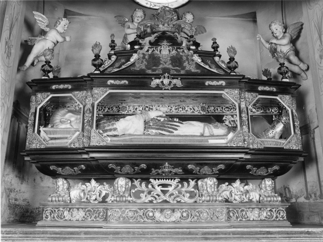 cherubini e motivi decorativi fitomorfi (urna, opera isolata) - bottega lombardo-piemontese (ultimo quarto sec. XVIII)