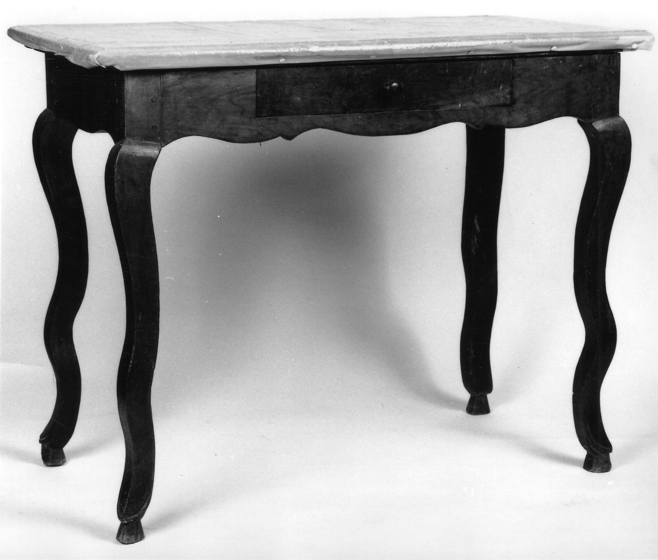 tavolino, opera isolata - ambito piemontese (metà sec. XVIII)