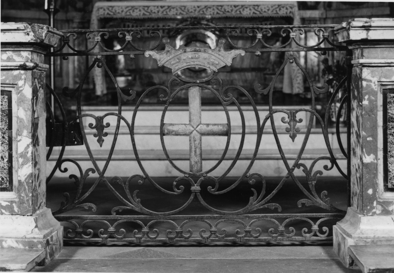 stemma gentilizio (cancello di balaustrata) - bottega piemontese (prima metà sec. XVIII)