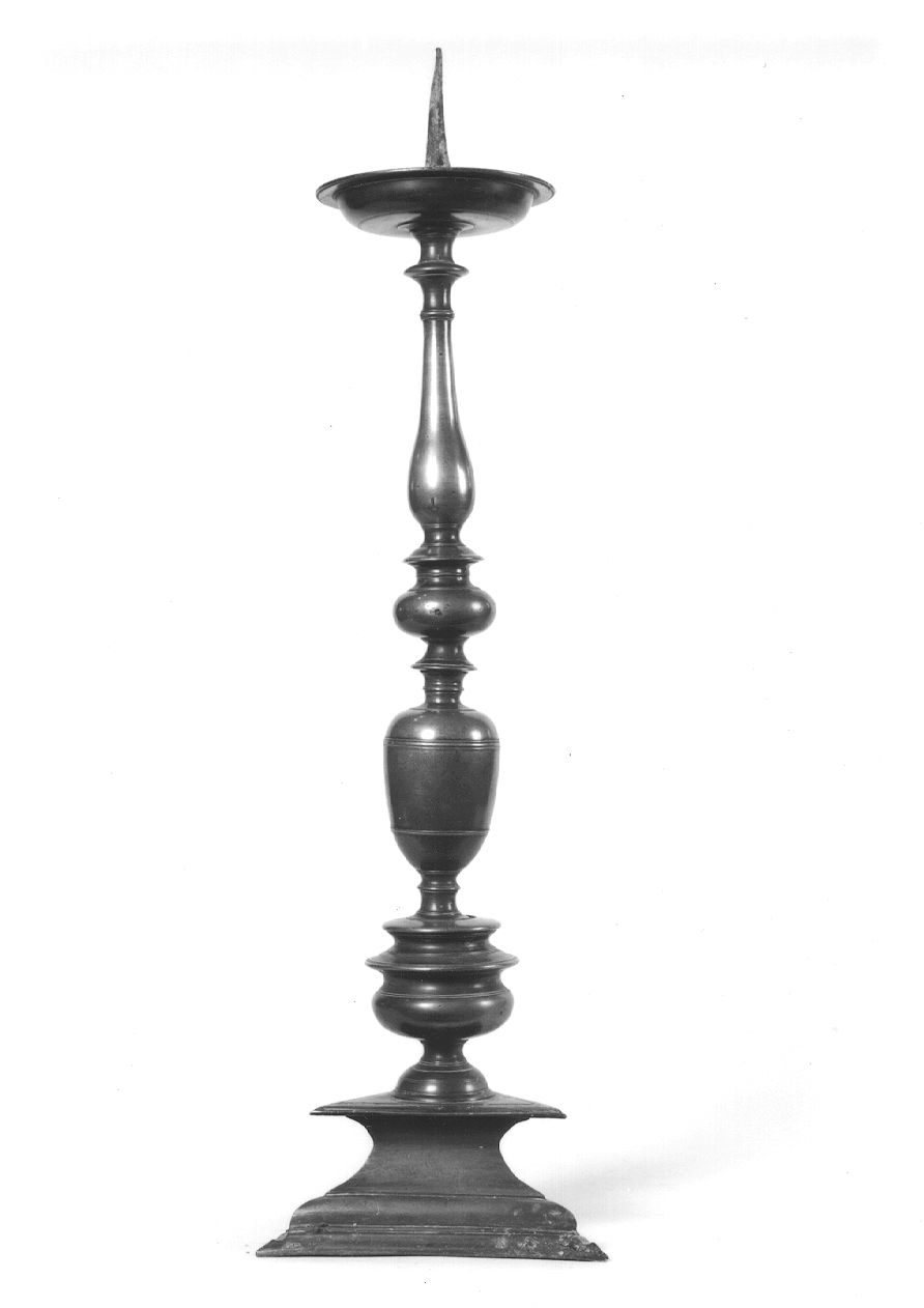 candeliere d'altare, serie - ambito lombardo-novarese (sec. XVII)
