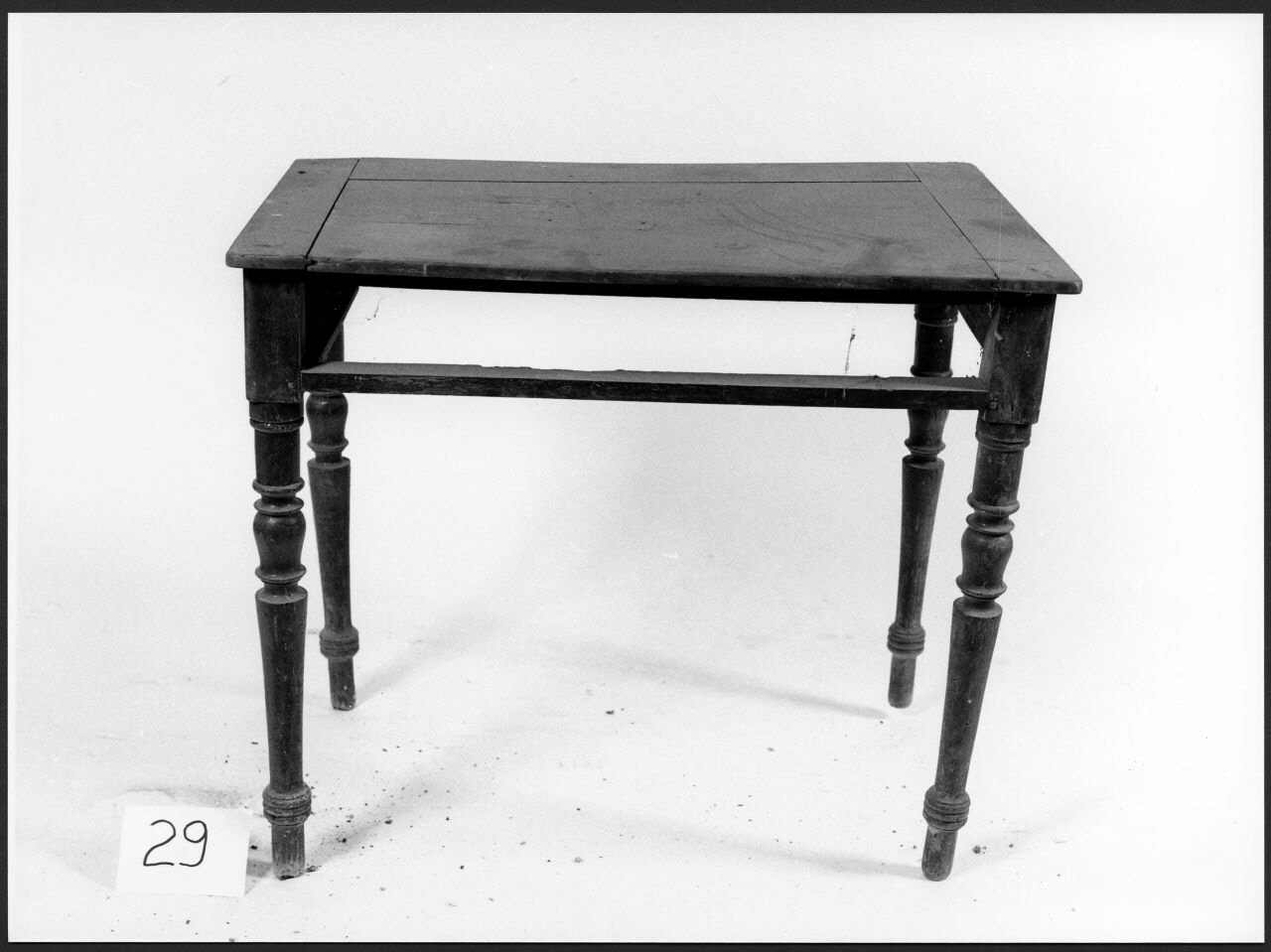 tavolino, opera isolata - ambito piemontese (sec. XIX)