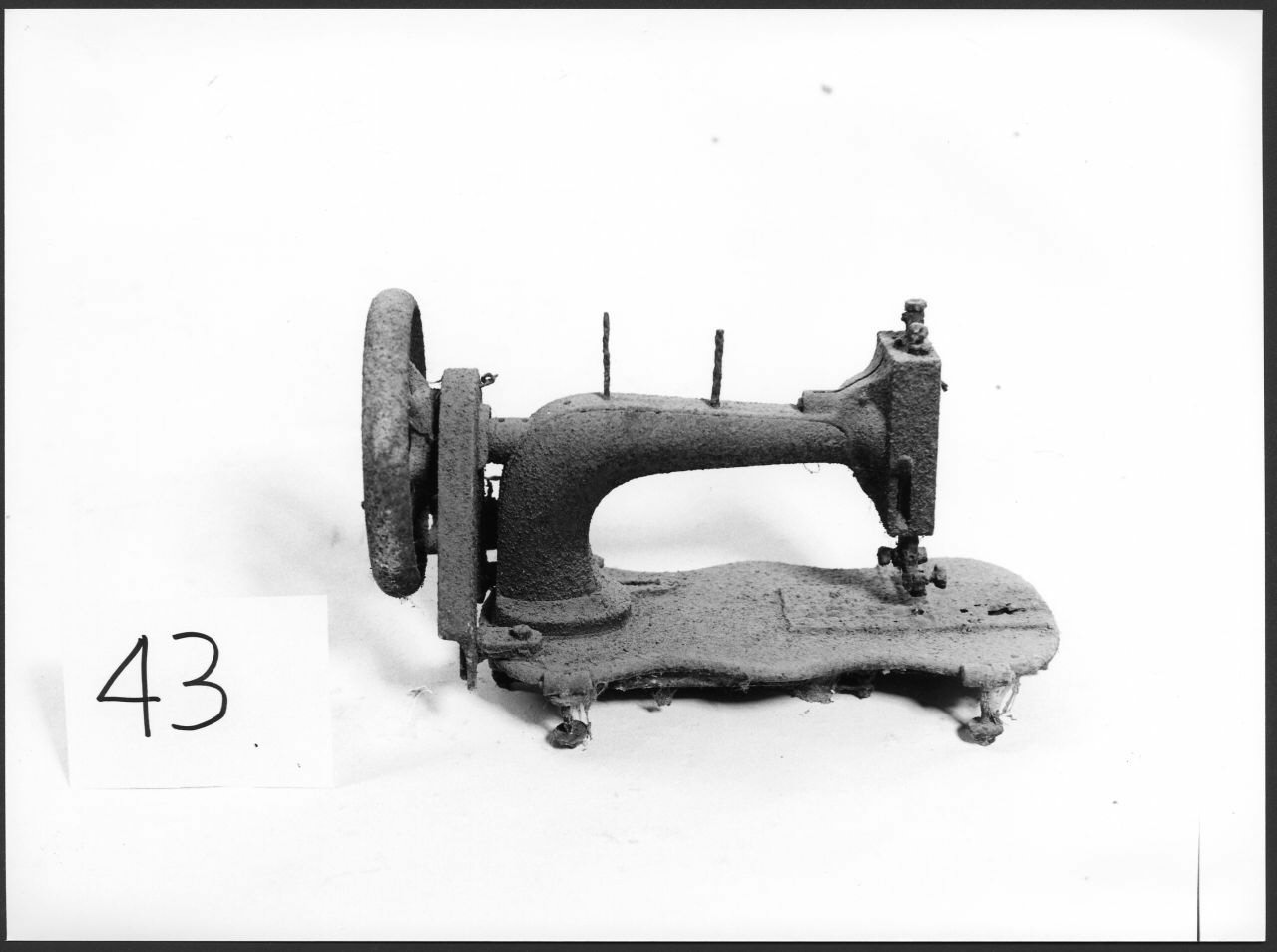 macchina per cucire, opera isolata - ambito piemontese (sec. XIX)