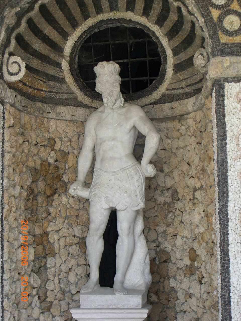 figura maschile con copricapo esotico (statua, elemento d'insieme) di Falconi Bernardo (maniera) (seconda metà sec. XVII)