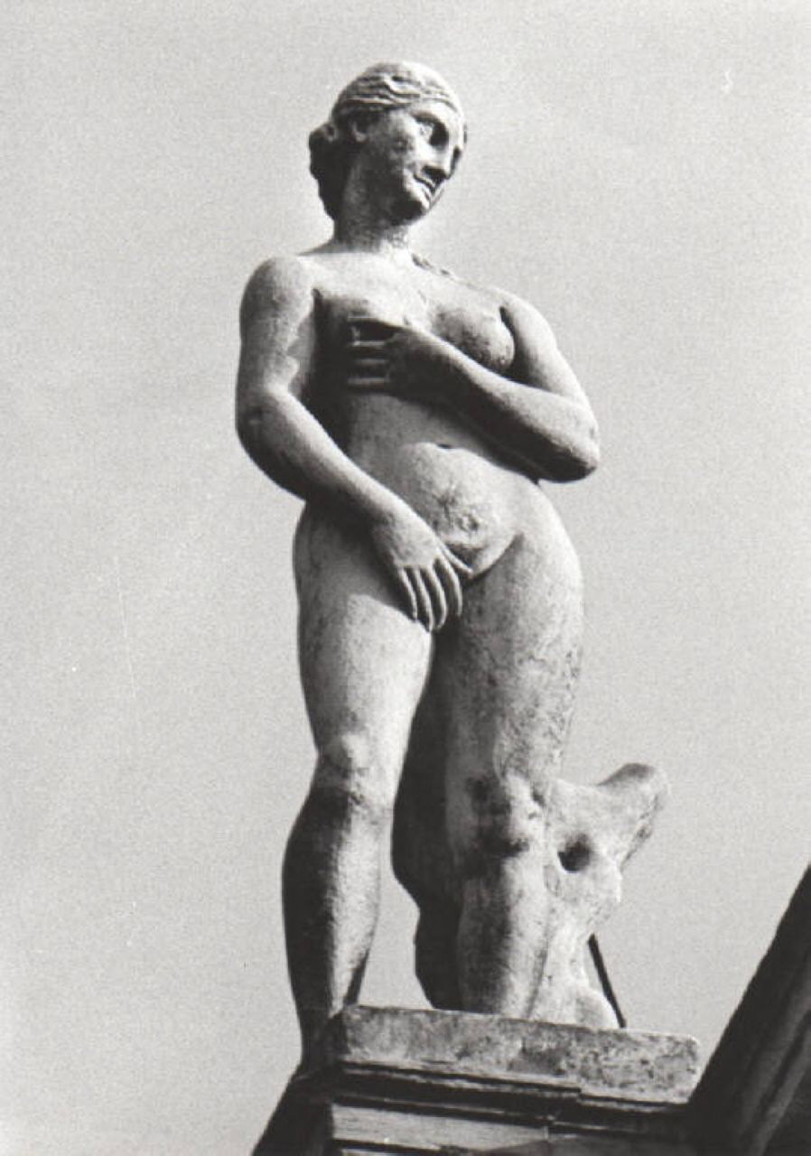 figura allegorica femminile (statua, elemento d'insieme) di Falconi Bernardo (maniera) (sec. XVII)