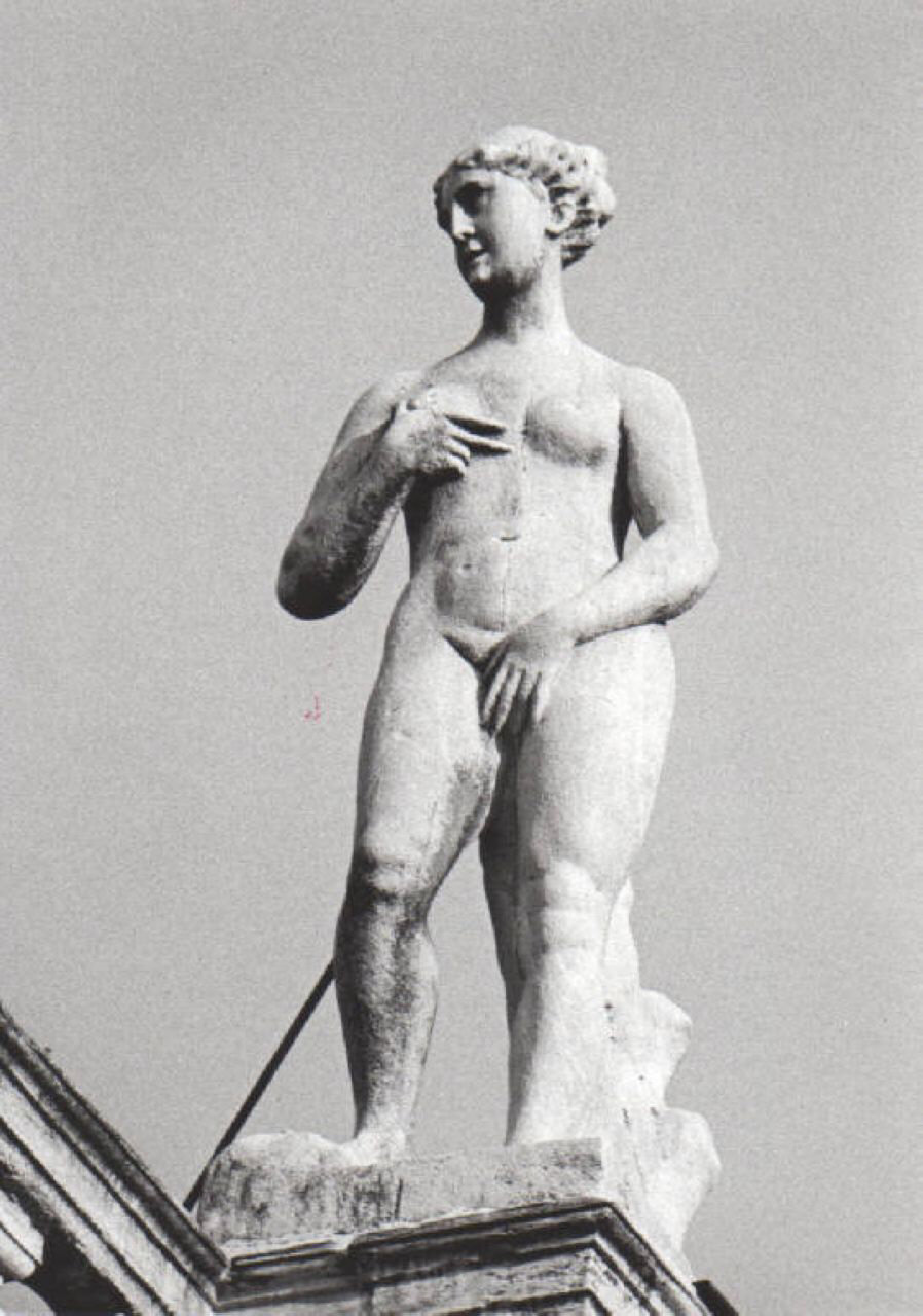 figura allegorica femminile (statua, elemento d'insieme) di Falconi Bernardo (maniera) (sec. XVII)