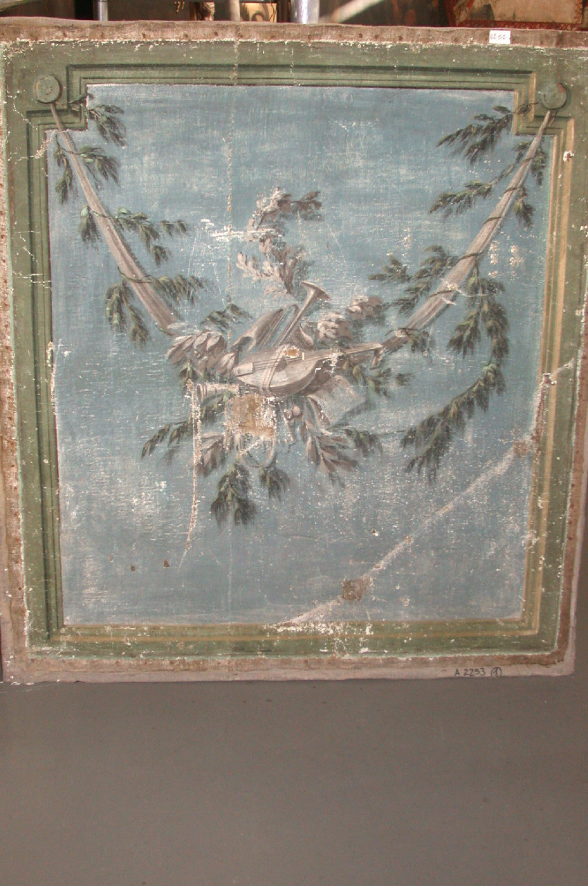 strumenti musicali e festone vegetale (sovrapporta, elemento d'insieme) - ambito piemontese (ultimo quarto sec. XVIII)