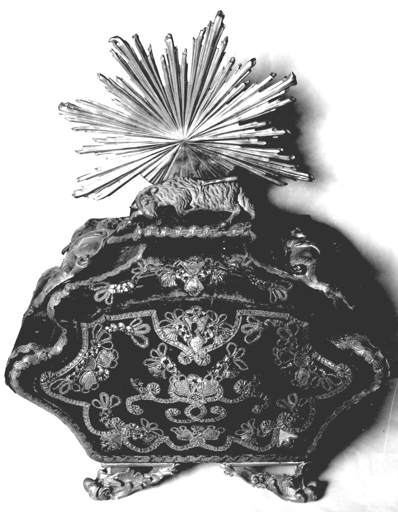 Agnus Dei tra angeli (decorazione plastica) - bottega piemontese (sec. XVII)