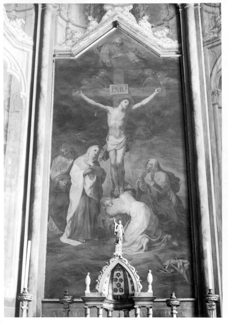 crocifissione di Cristo con la Madonna e San Giovanni Evangelista (decorazione pittorica, elemento d'insieme) di Vacca Luigi (secondo quarto sec. XIX)