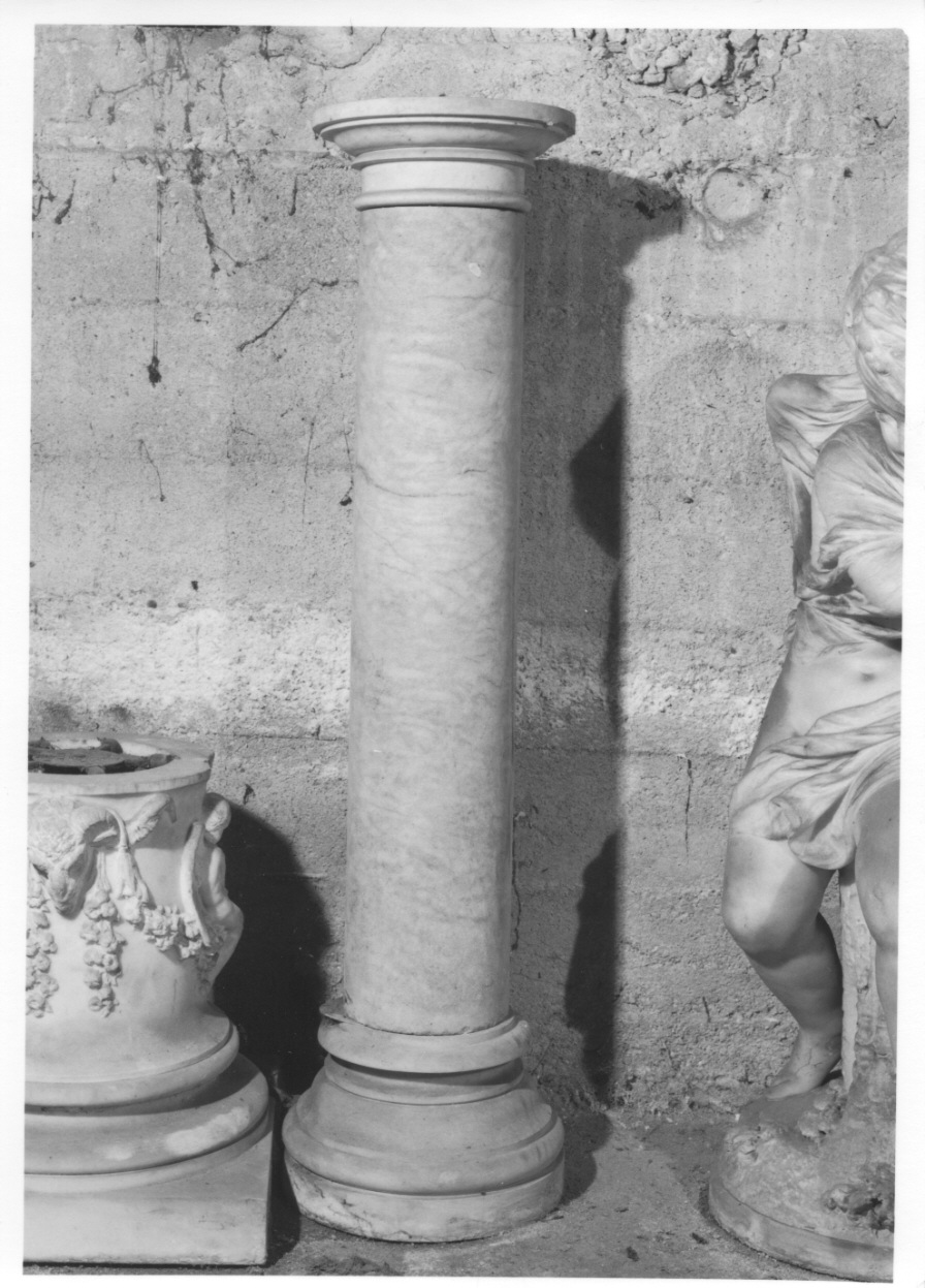 base di scultura, elemento d'insieme - produzione Italia centro-settentrionale (seconda metà sec. XIX)