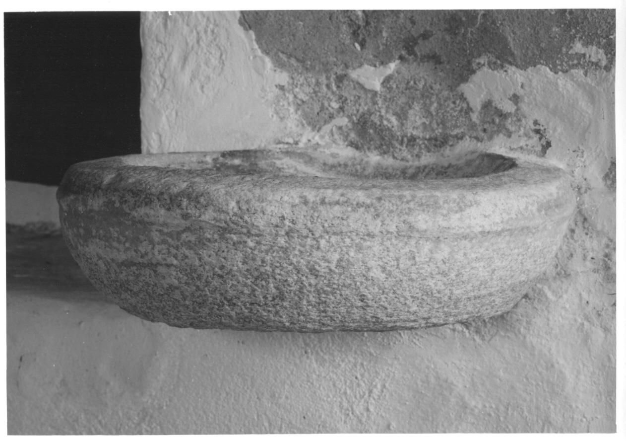acquasantiera da parete, opera isolata - ambito ossolano (sec. XVII)